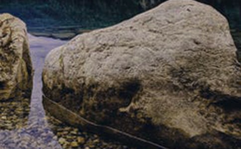 ����ֵĴ�ʯͷ����˼