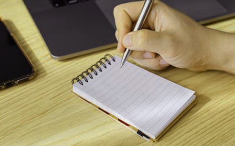 ��������ɫ�ı˰�����з���