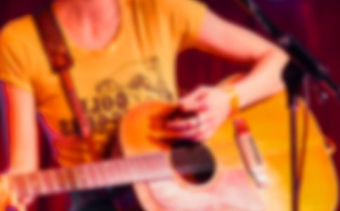 ʫ���ַ����������ѵ����