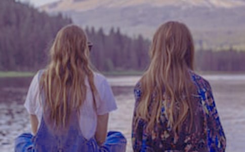 ��÷�����Ұ�Ů����ʫ��