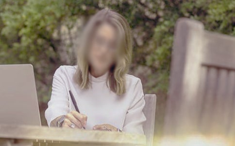 Ů���ó�С��ʿ