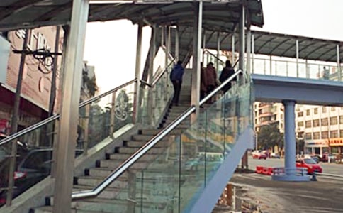 ����һ������700��