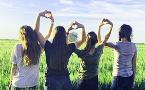 ͬѧů�ĵı�ҵ����