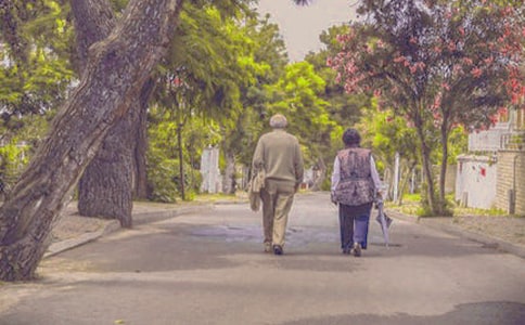 �˵���������κ͸������370��