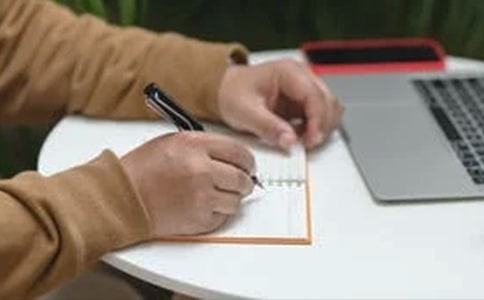 生活不易,要学会微笑作文