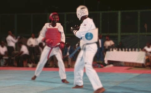 ��ȭ������