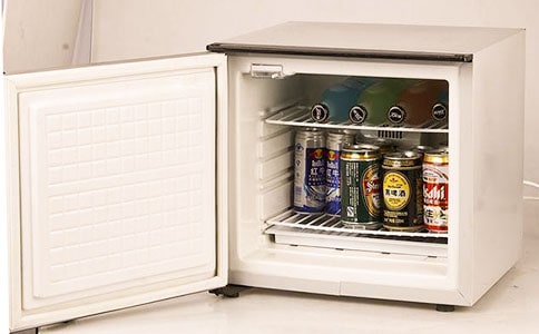 野猫买了大冰箱童话故事