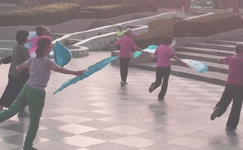 走在晨练的路上记叙文