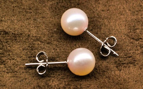 ���ڴ������������Ů�ۺ��1500��