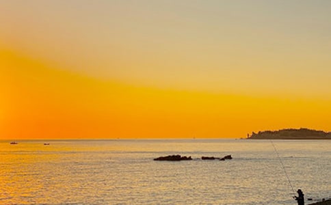 拂晓,送你出发诗歌