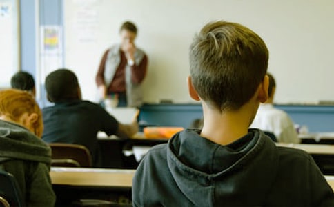 ���̸��С������λ񽱽�ѧ��ƣ���ѡ12ƪ��