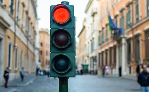 【实用】红绿灯安全作文(精选30篇)