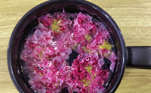 幽香的玫瑰花茶