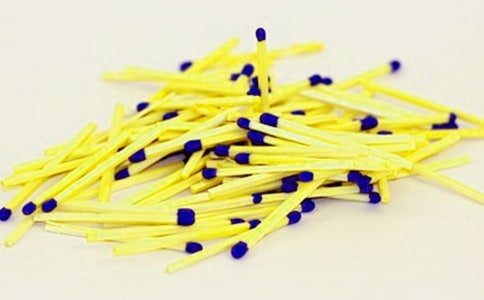 卖火柴的小男孩童话故事