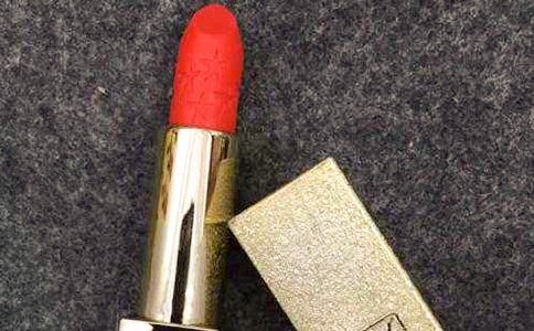 ��ɫ��Ϳ�ں�Ԣ�Թ���