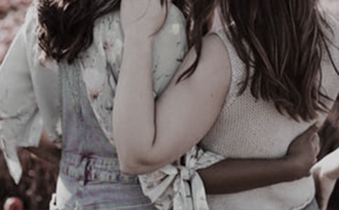 一个不向命运低头的女子作文