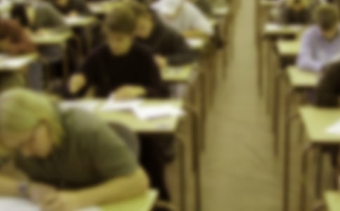 ��ѧ��ĩ���Զ�Ա�������η��Ը�