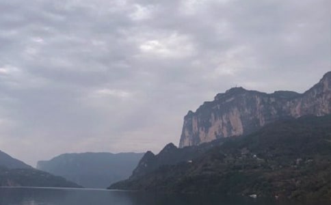 ���ġ���Ͽ֮��Ľ�ѧ��Ʒ���