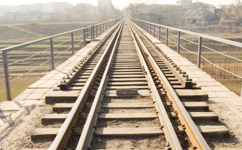 铁轨蔓延的学生优秀写景作文