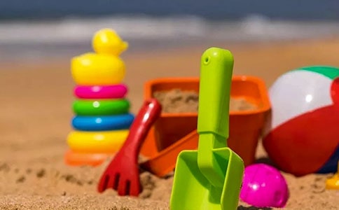 ����߹�̨ǰ�ĺ��ӡ���ѧ���ģ��