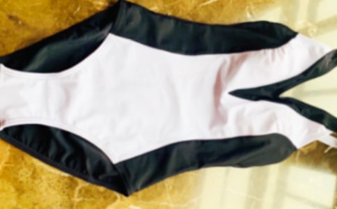 关于泳衣100字作文